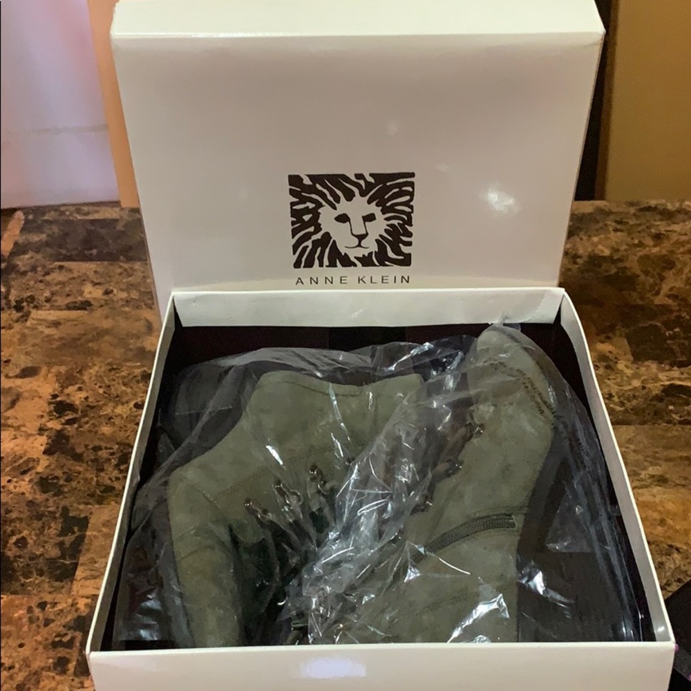 Anne Klein Akkarsen Green Boots